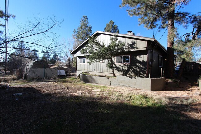 Building Photo - *LEASE PENDING $500 Move-In Special! Month to month lease Available.