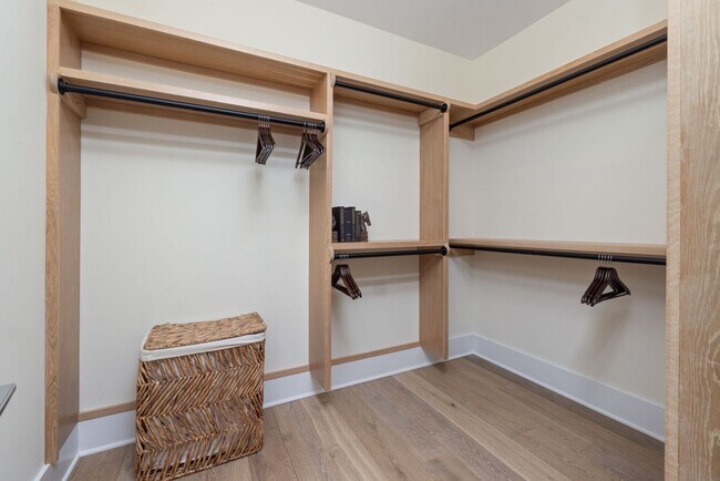 Building Photo - Modern 4-bedroom, 3 bathroom in the heart of Durham