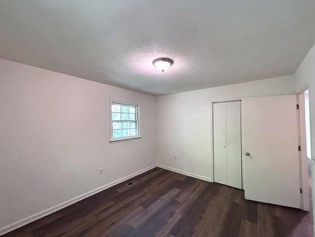 Building Photo - Private Wooded Retreat in Gainesville | 3 Bed | 2 Bath | Unfinished Basement