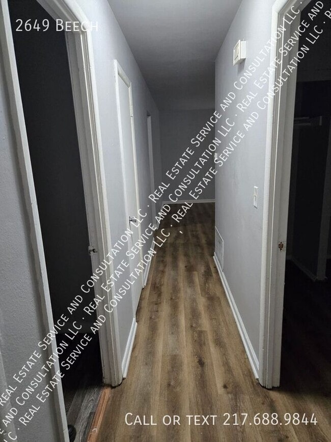 Building Photo - 2649 Beech-