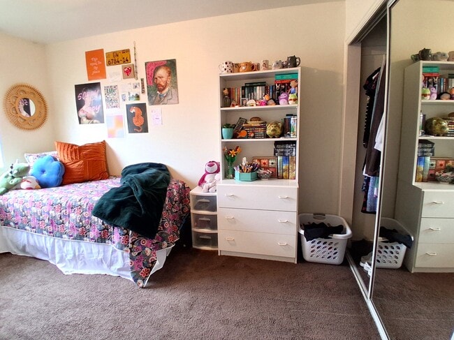 Building Photo - 62 W 700 N