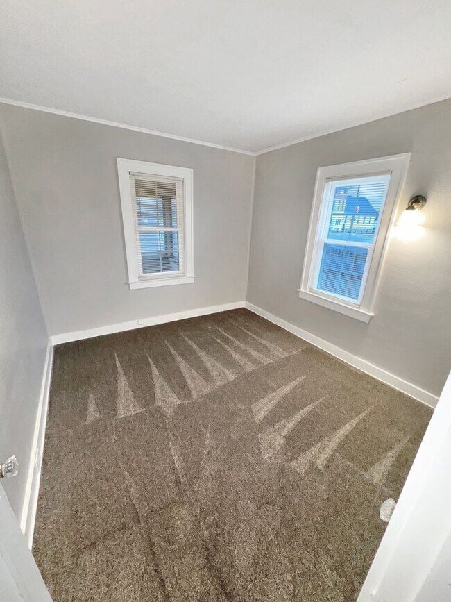 Building Photo - 6824 Hanna Lake Ave SE