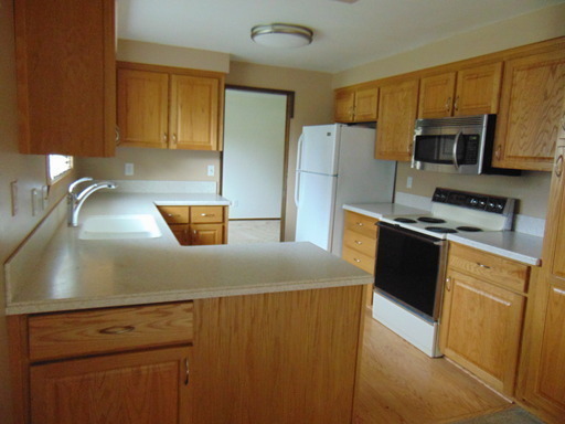 Building Photo - Terrific home, Large Yard, Quiet Street