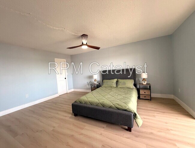 Building Photo - 4725 Cove Cir