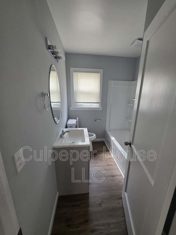 Building Photo - 39 W Gramercy Ave