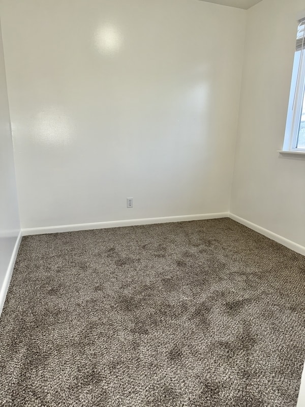 Building Photo - 966 Glendale St W