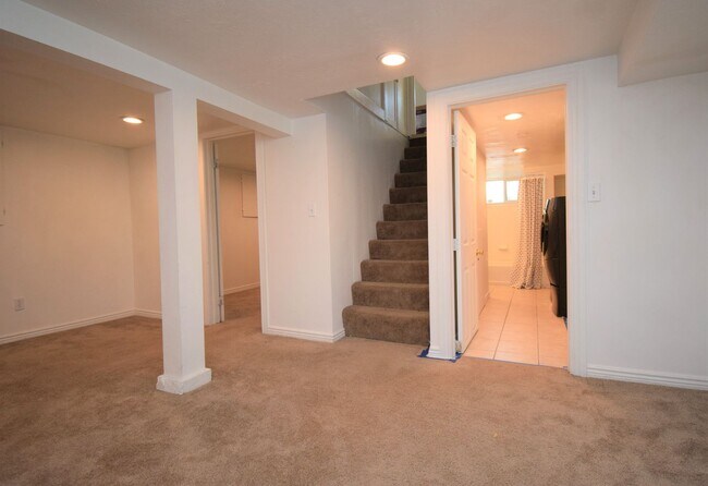 Building Photo - Cute 3 Bed 2 Bath Home in Sugarhouse!!!