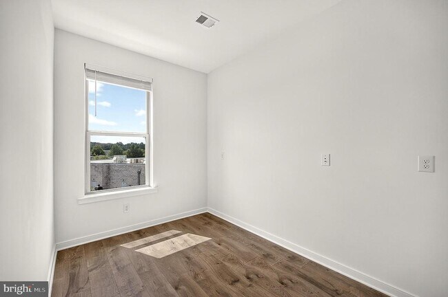 Building Photo - 20957 Bluebird Sq