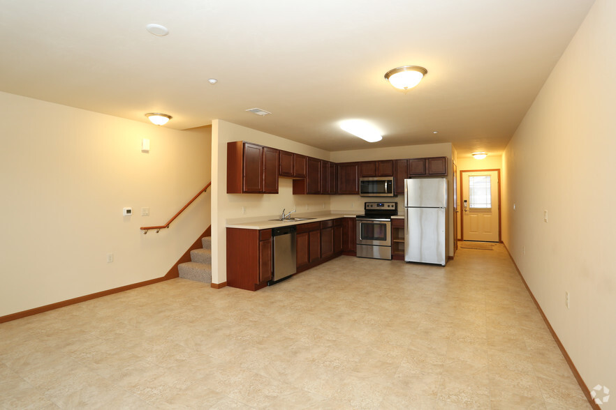 Kitchen - Cranberry Woods Townhomes