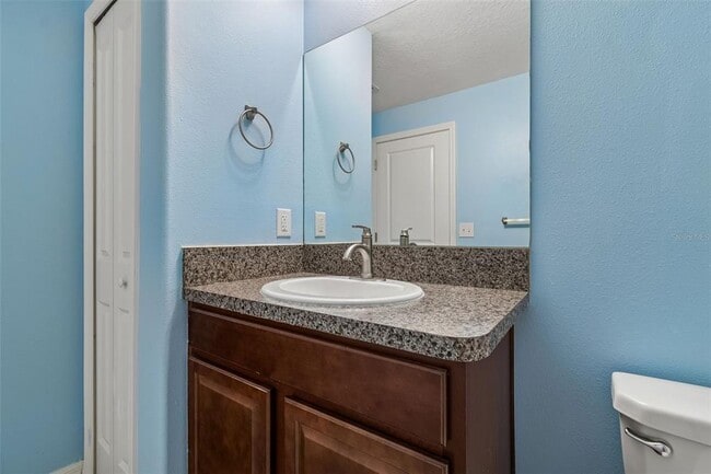Building Photo - 10687 Lake Montauk Dr
