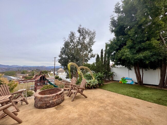 Building Photo - 221 Sage Rd