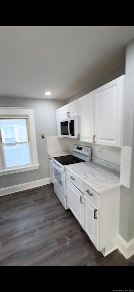 Building Photo - 95 New Canaan Ave