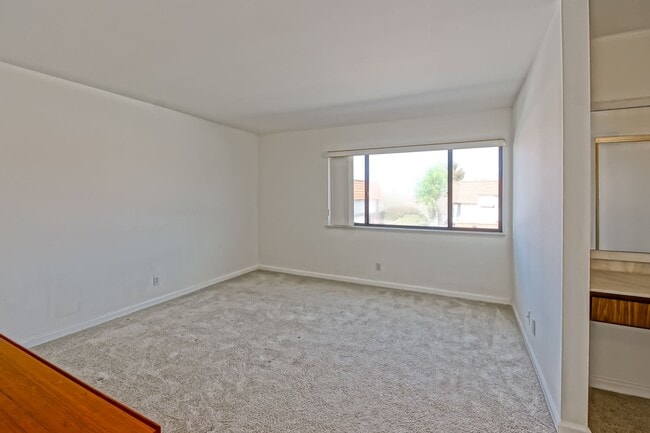 Building Photo - Bright & Airy, End-Unit 3BR2.5BA Townhouse w/ 2-Car Garage in Beautiful Gated Community w/ Pool &...