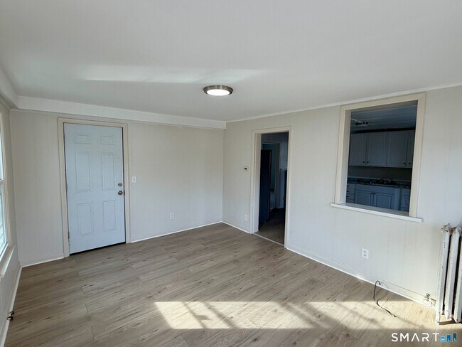 Building Photo - 10 Riverside Ave