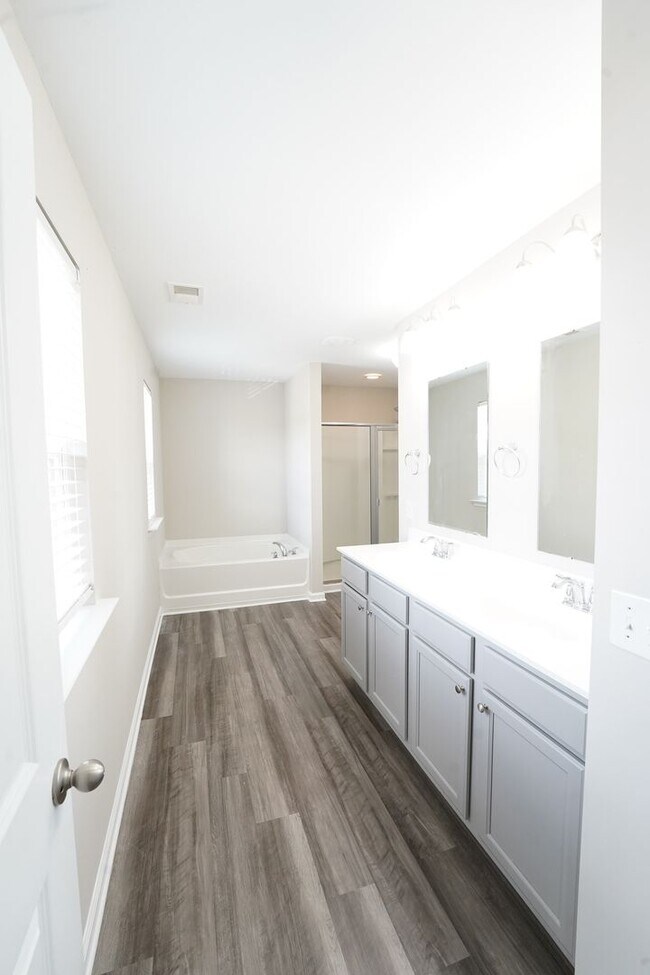 Building Photo - Coming Available!