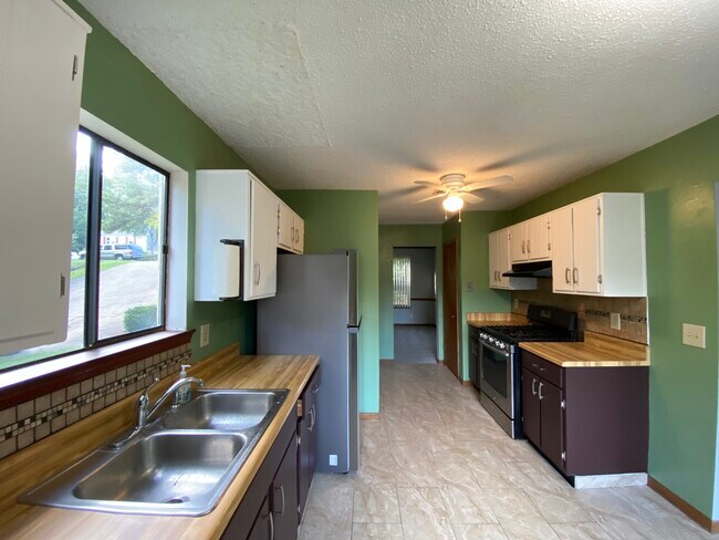 Building Photo - 4068 Buckingham Pl