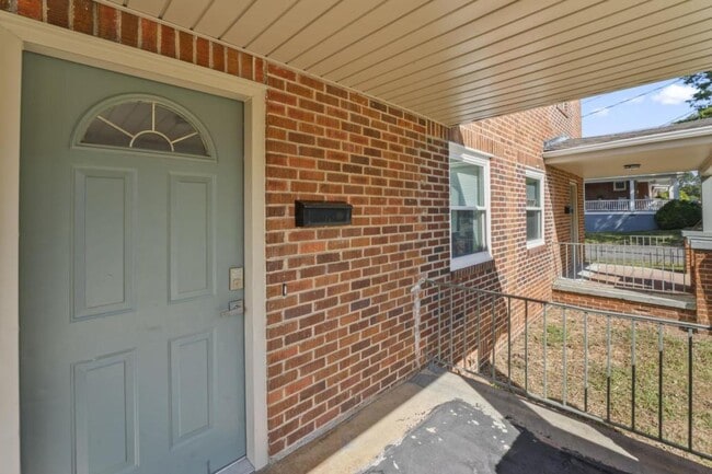Building Photo - 2842 Bon Air Ave