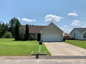 Building Photo - 3 Bed, 2 Bath Home on Corner Lot in Raeford