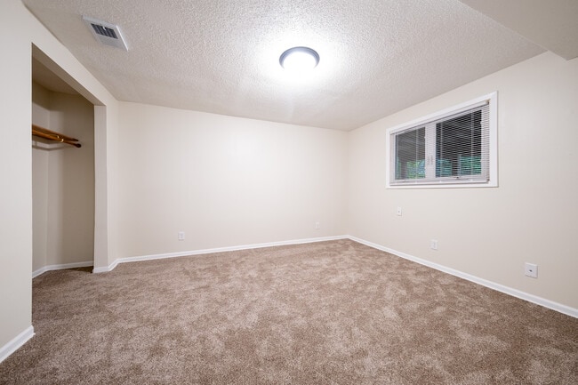 Building Photo - 14200 Elgin Ct