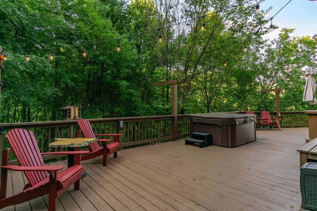 Building Photo - 141 Yellow Locust Dr