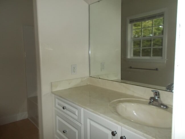 Building Photo - 139 Corinth Dr