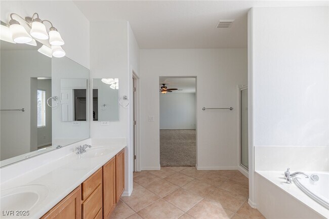 Building Photo - 2553 Chateau Clermont St