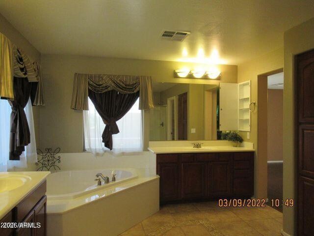 Building Photo - 3928 E Parkview Dr