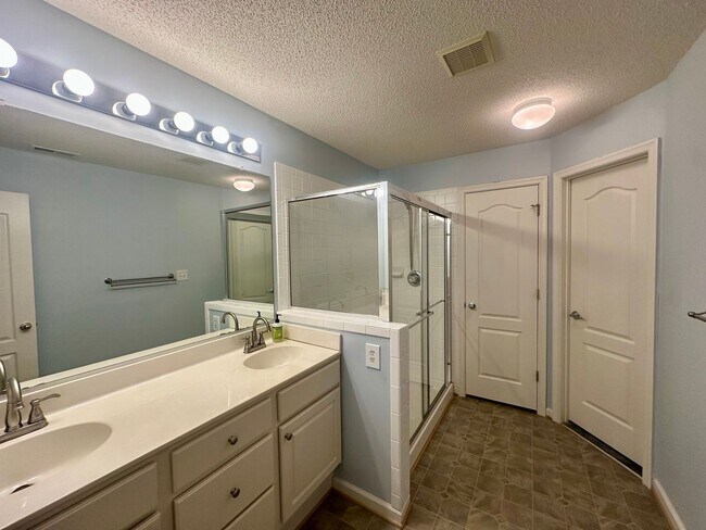 Building Photo - 1504 Sawgrass Ln