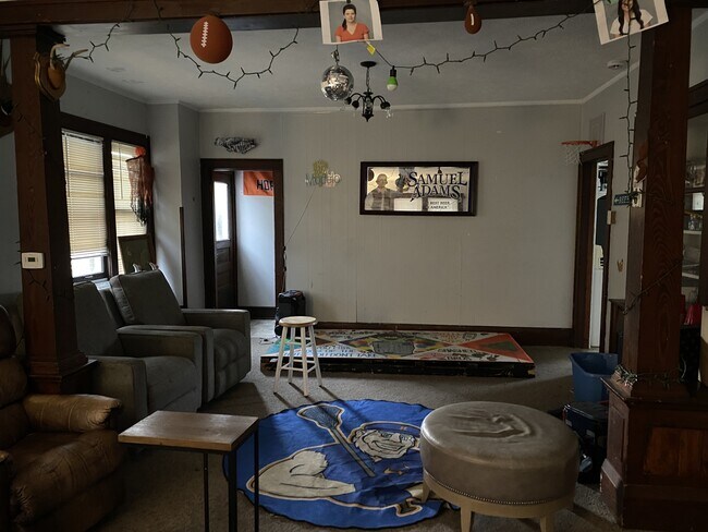 Building Photo - 87 E 15th St