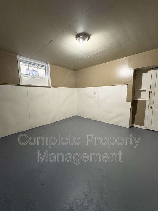 Building Photo - 7801 Vienna Ave