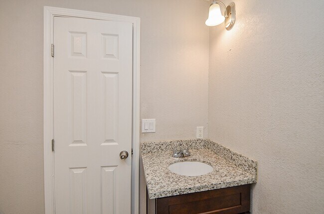 Building Photo - 8162 Homewood Ln