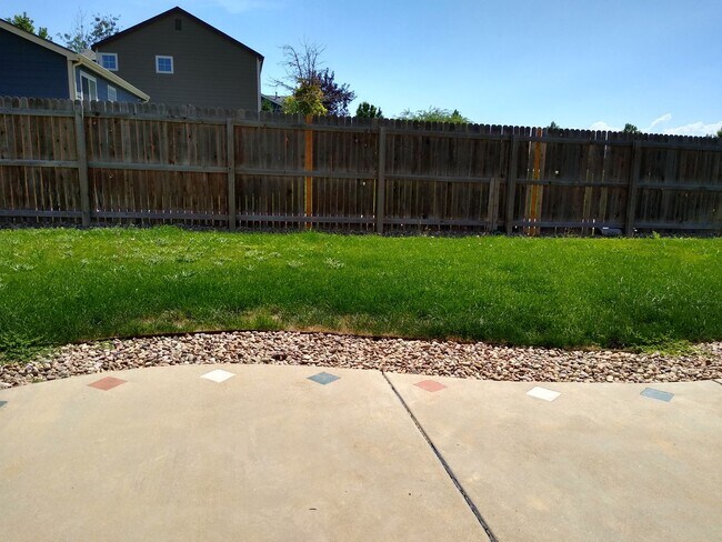 Building Photo - Gorgeous 2 Story 3 Bedroom 2.5 Baths in Dacono For Rent