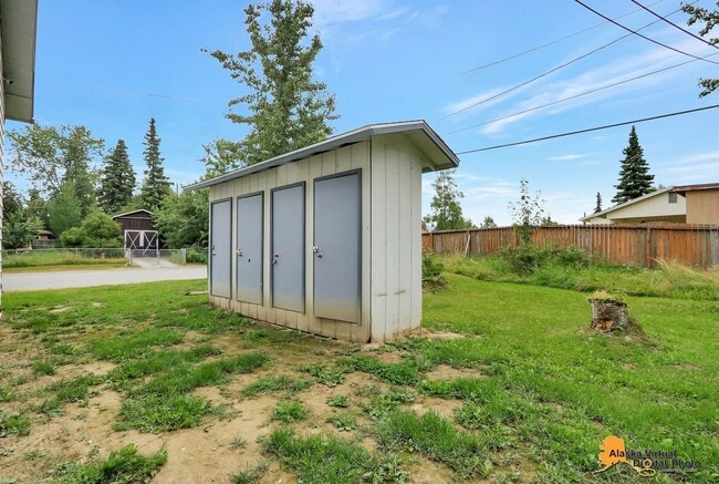 Building Photo - 430 Schodde St