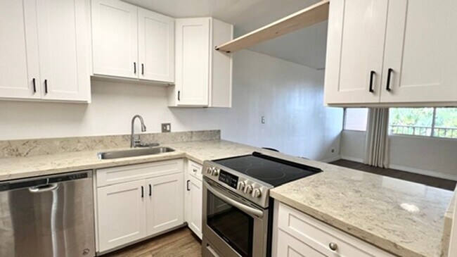 Building Photo - AVAILABLE NOW! Spacious 3-Bedroom, 2-Bath Corner-end Split-level Unit in Kaneohe with 1 Assigned ...