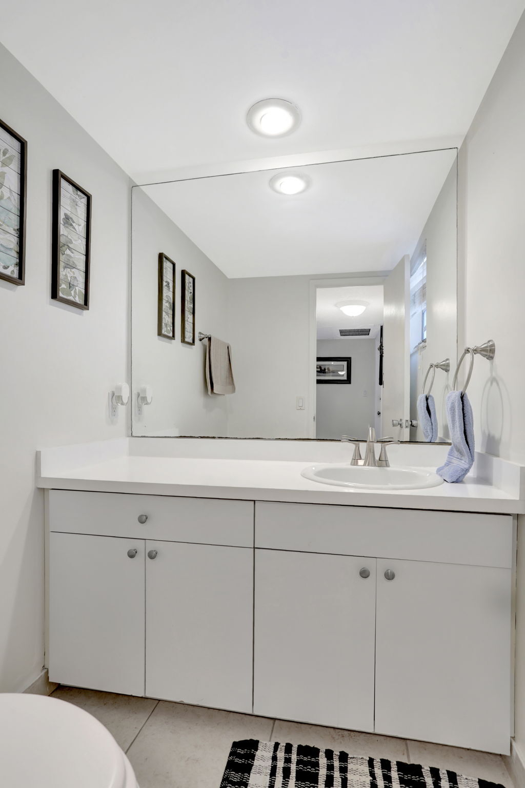 Building Photo - 2851 S Palm Aire Dr