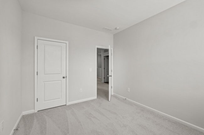 Building Photo - 1039 Commack Dr
