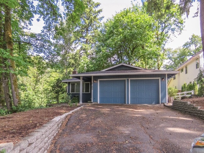 Building Photo - Gorgeous Ranch Style 3 Bedroom Home In Lak...