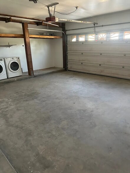 Building Photo - 4672 Edenvale Ave