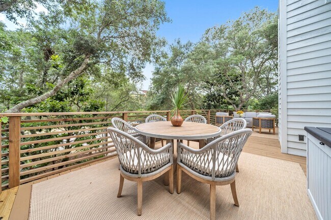 Building Photo - 6296 W County Hwy 30A