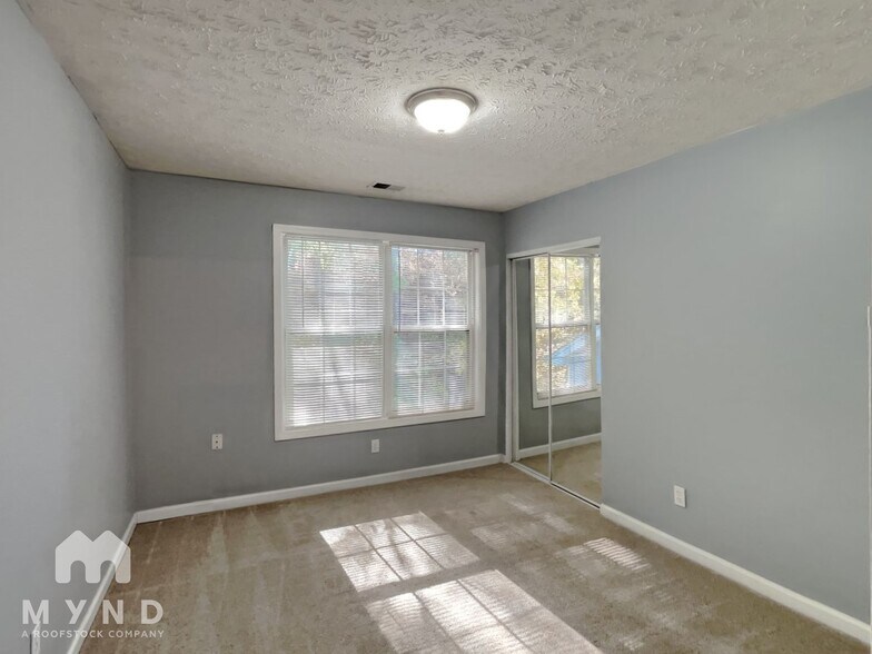 Building Photo - 664 Bedford Ct