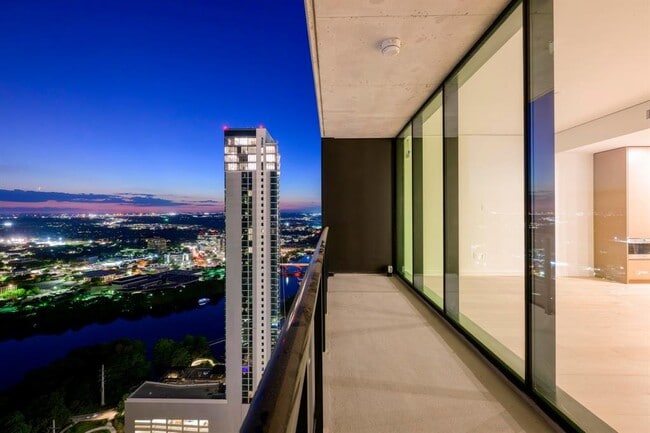 Building Photo - 610 Davis St