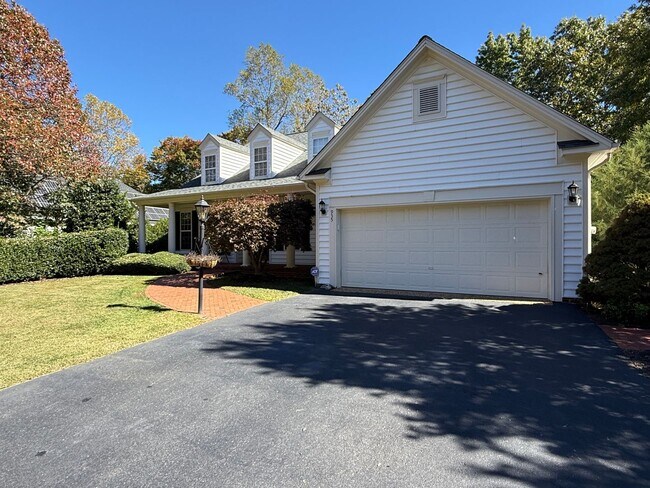 Building Photo - 935 Charter Oaks Dr