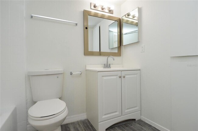 Building Photo - 5004 Castile Pl