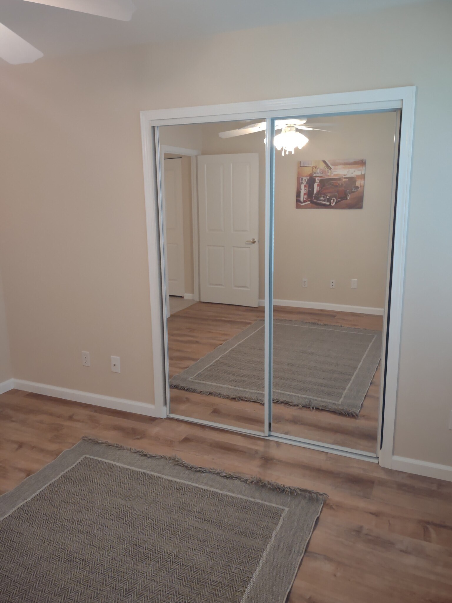 Building Photo - 1061 Mountain View Dr