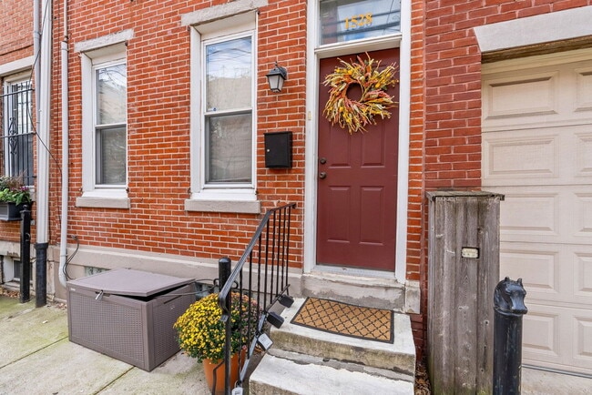 Building Photo - 1528 Bainbridge St