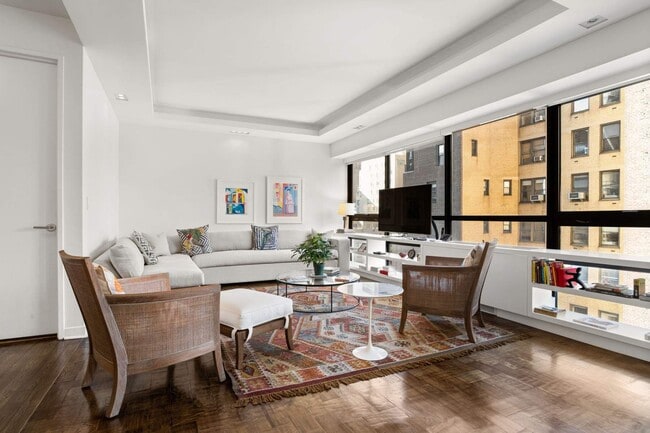 Building Photo - 415 E 54th St