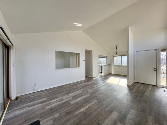 Building Photo - Charming 2 Bedroom/1.5 Bathroom Home in Randallstown, MD!