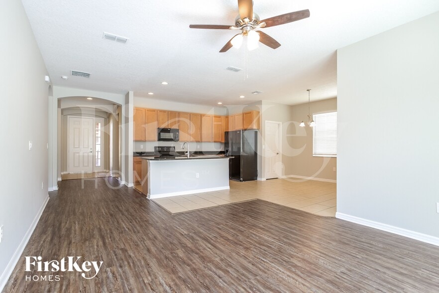 Building Photo - 3000 Lady Mae Ln