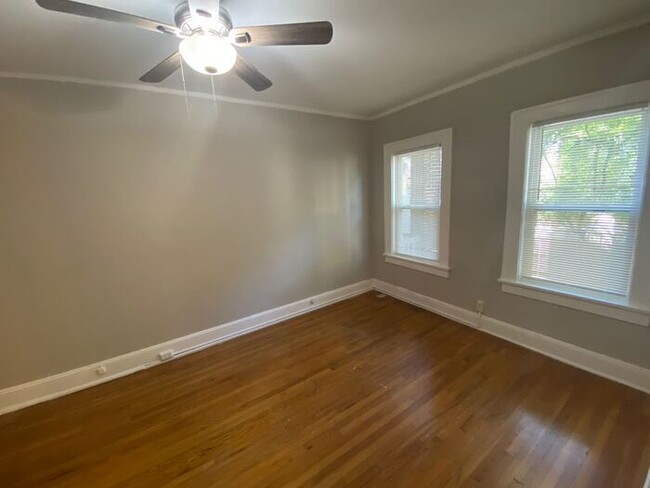 Building Photo - Great Large 1 Bedroom Apartment in VA High...