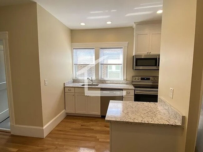 Building Photo - Washington Sq. Area, Heat, Hot Water Included, Lage Bedrooms, Eat-in Kitchen, Porch, Laundry on a...